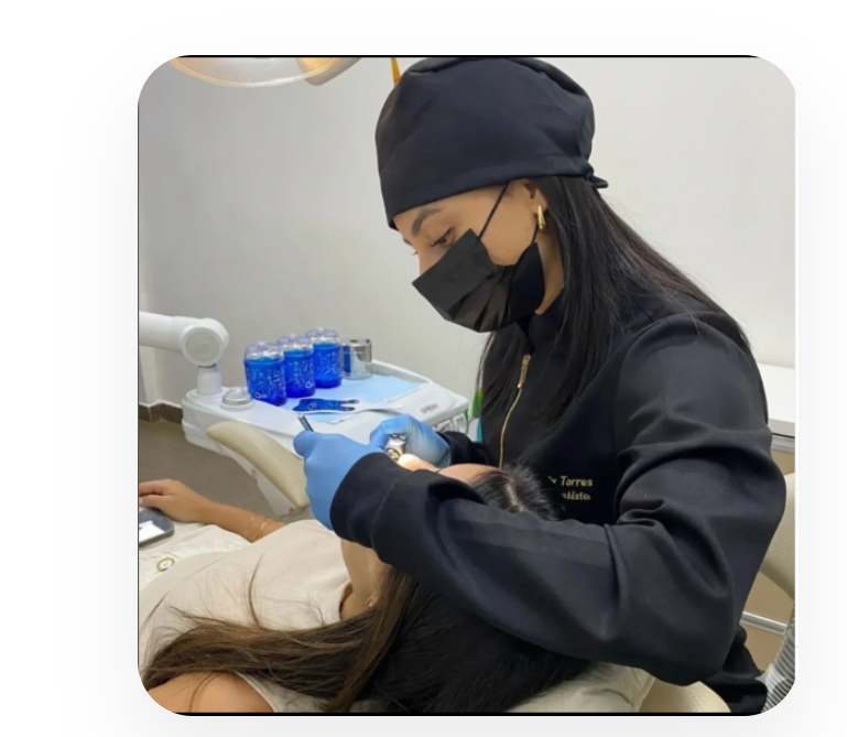 Dra. Kelly em atendimento